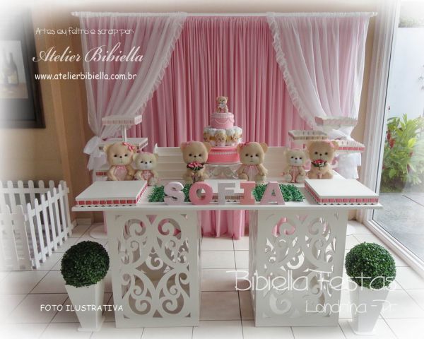 DECORAÇÃO URSINHA MESA 2 CUBO ARABESCO CORTINA VOAL MDF BOLO NOME ALUGADO- Londrina
