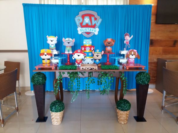 DECORAÇÃO PATRULHA CANINA MESA RÚSTICO LUIZ XV CORTINA MDF BOLO NOME - Aluguel em Londrina